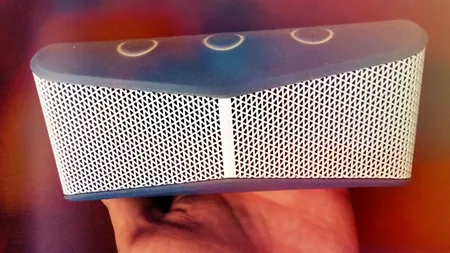 Logitech X300 - o boxă mică ce-ţi umple casa şi-ţi surprinde urechile [REVIEW]