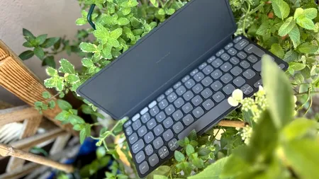 Logitech Keys-To-Go 2 - tastatura perfectă pentru productivitate în deplasare. Așa devii mai eficient pe laptop, desktop, telefon, tabletă sau TV