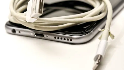 Apple ilustrează riscurile utilizării accesoriilor neoriginale