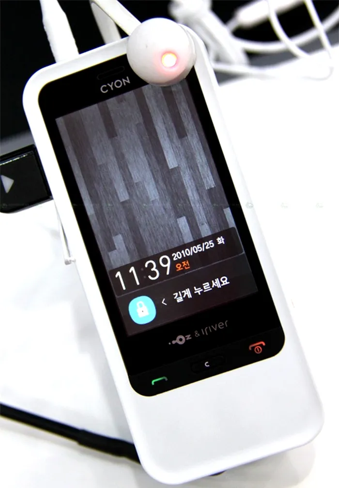 LG iRiver, colaborare LG iRiver, telefon LG iRiver, telefon mobil LG iRiver, telefon mobil LG, telefon player LG iRiver, telefon mobil music player LG iRiver, telefon music player LG iRiver, player iRiver, music player iRiver, LG LB4400, LG LB4400 iRiver