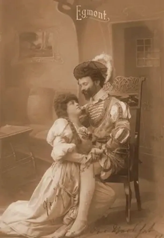 Mihai Popescu în ”Egmont” de Goethe, regizat de Mihai Zirra. Fotografie de epocă