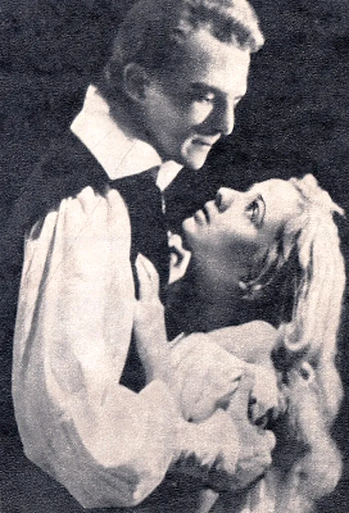 Gheorghe Cozorici şi Silvia Popovici în Hamlet. Foto arhiva
