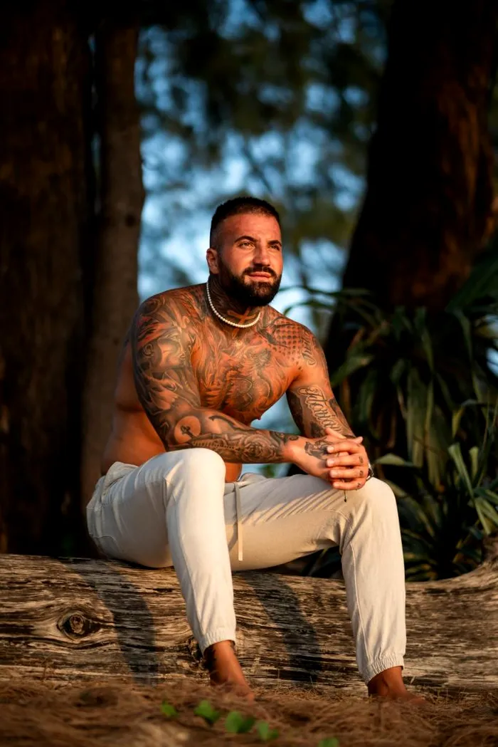 Marcel de la Insula Iubirii a fost ținta ironiilor pe Facebook