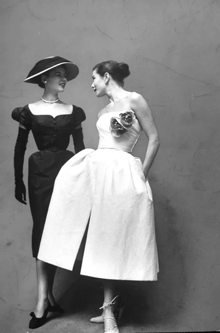 Rochii de seară din colecția de primăvară a Casei Dior din 1951. Foto arhivă
