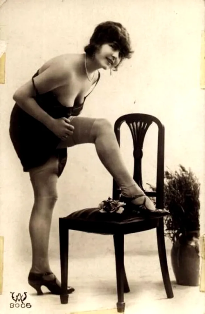 Dama de companie in Bucurestiul interbelic. Foto arhiva