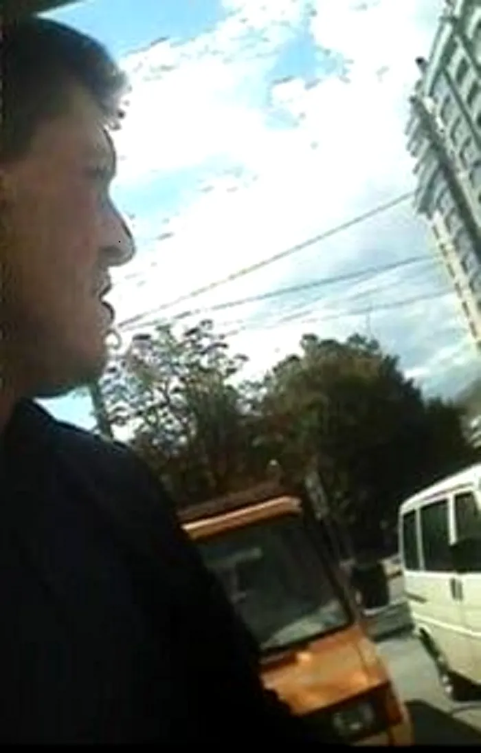 Bărbatul suspectat că ar fi luat banii din bancomat 