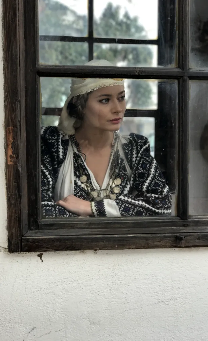 Laura Cosoi trece prin momente grele de când a născut. Pe plan profesional nu o mai duce așa bine