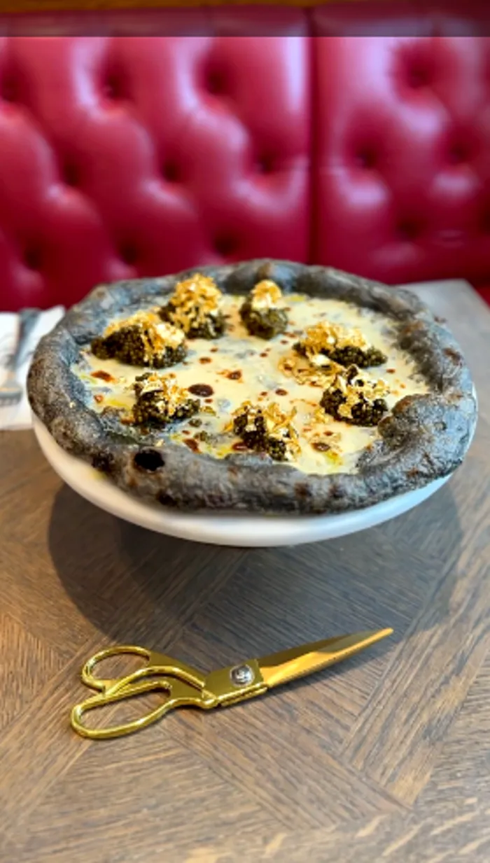 Asa arata pizza Mamma Rich