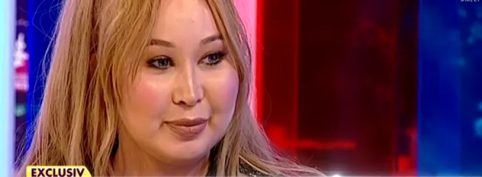 Xonia suferă de o boală, motiv pentru care fața i s-a umflat foarte tare