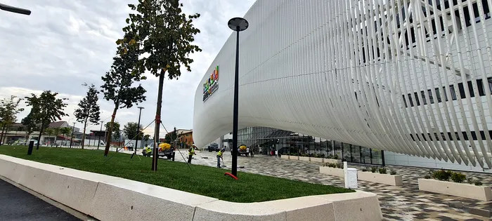 Cum arată Arena Berceni, noul patinoar din București, care a costat 10 milioane de euro. Sâmbătă, 31 august, va găzdui primul eveniment