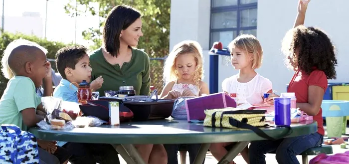 Statul ar putea deconta până la 400 de lei din sumele plătite pentru after school