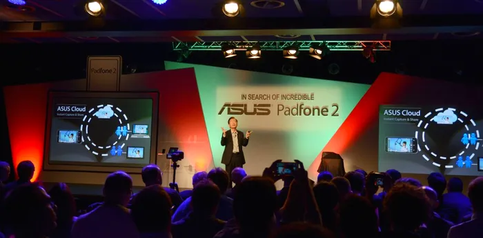Eveniment lansare Padfone 2 