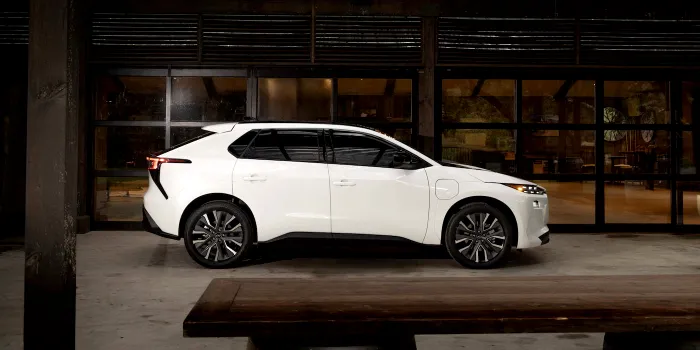 laterală Subaru Solterra 2026