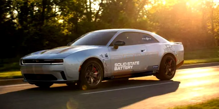 Dodge Charger cu baterii solid-state