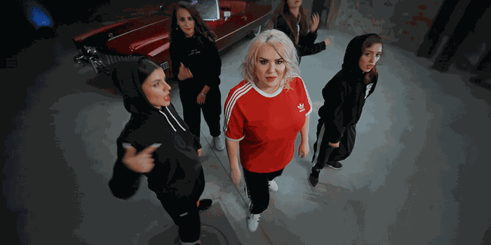 Viorica si Ionita de la Clejani feat Macanache - Reveneala fragment video (7)