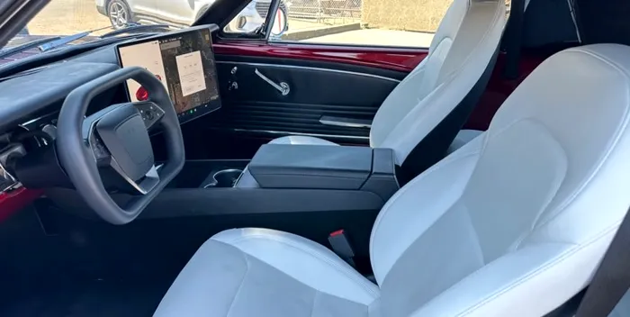 Interior de Tesla Model 3 pe un Mustang din 1966