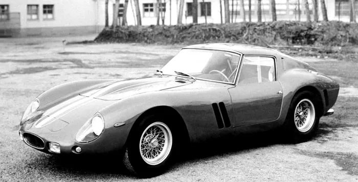 S-a vândut a doua cea mai scumpă mașină din istorie. Cât a costat un Ferrari din 1962