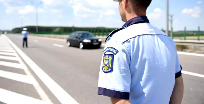 De ce nu e bine să dai flash-uri în trafic. Explicația oficială a Poliției Române