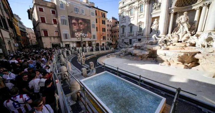 Fantana di Trevi bazin apa renovare