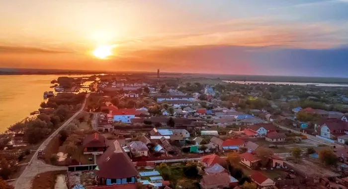 fântu Gheorghe este un oraș pitoresc din Delta Dunării, traversat de canale și înconjurat de natură sălbatică.