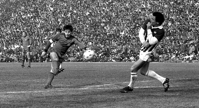 Cum se aranjau meciurile de fotbal pe vremea lui Ceaușescu și cum le vedeau oamenii, deși nu se transmiteau la TV 