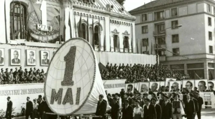 Paradă de 1 Mai Muncitoresc în perioada comunistă (Foto: Adevărul)