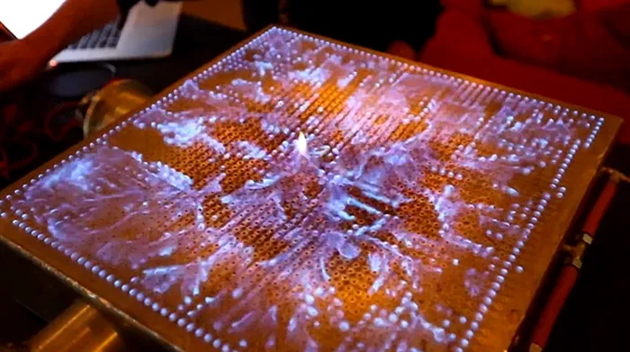 Pyro-Board-2D-Rubens-Tube-Made-of-2500-Bunsen-Burner vizualizer muzica