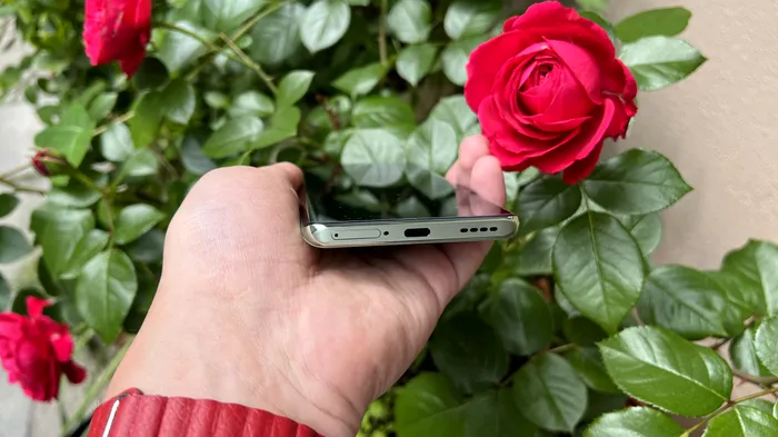 Realme 11 Pro+ 5G - porturi, difuzoare