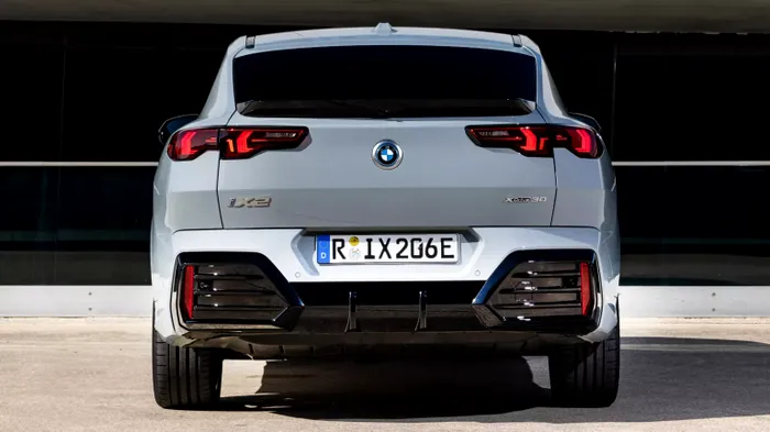 BMW iX 2 ar putea fi una dintre cele mai urâte mașini, de la spate