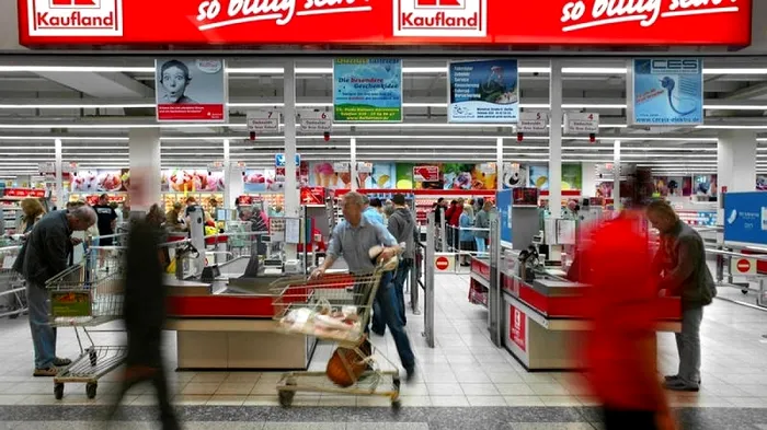 Kaufland anunță o schimbare majoră pentru clienți. Pungile de legume și fructe, doar cu bani