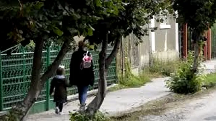 Fetița din Bistrița trăiește cu traume în timp ce agresorul ei e în libertate