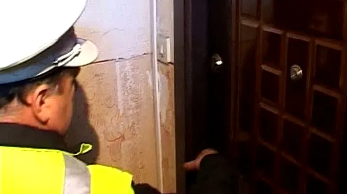 Femeia care a gasit banii s-a trezit cu politia la usa