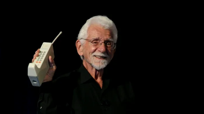 Marty Cooper  Motorola DynaTAC 8000x mobil