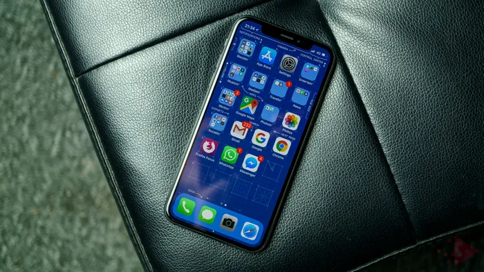 REVIEW: iPhone X