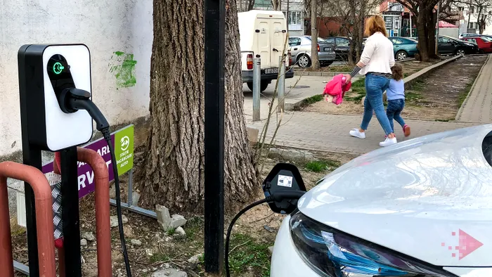 Uber Green Renault Zoe incarcare (2)