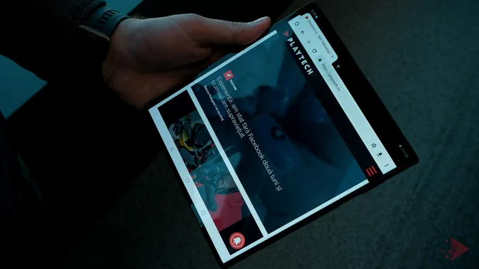 Huawei Mate X telefonul pliabil PLAYTECH-1