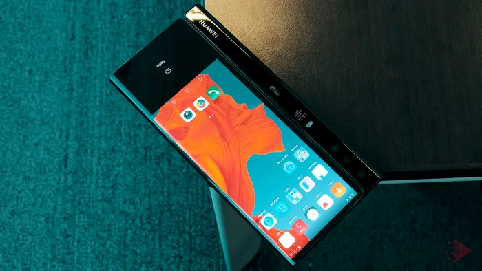 Huawei Mate X telefonul pliabil PLAYTECH-4