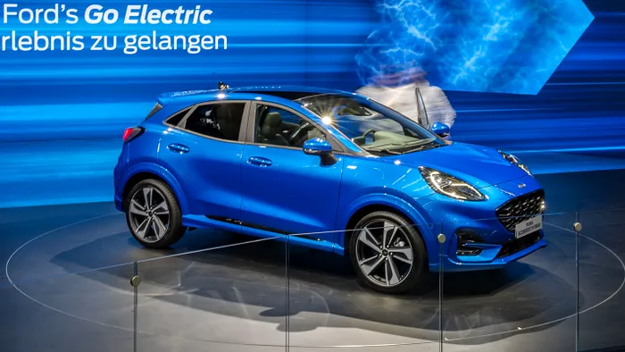 Ford-modele-hibrid-rival-Dacia-prezentare-salon-auto-Frankfurt