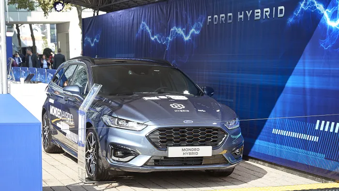 Ford-modele-hibrid-rival-Dacia-prezentare-salon-auto-Frankfurt