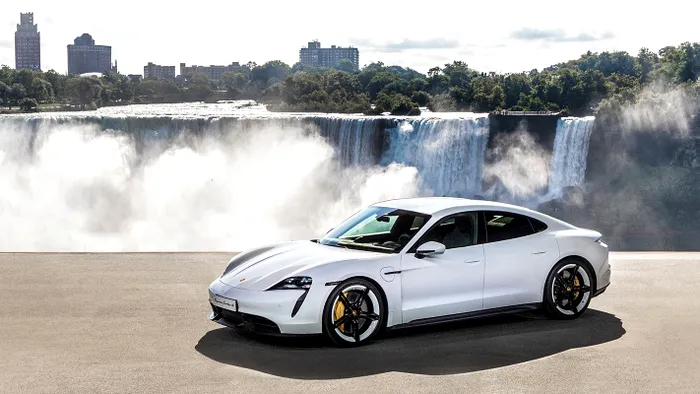 Porsche Taycan rival Tesla masina electrica