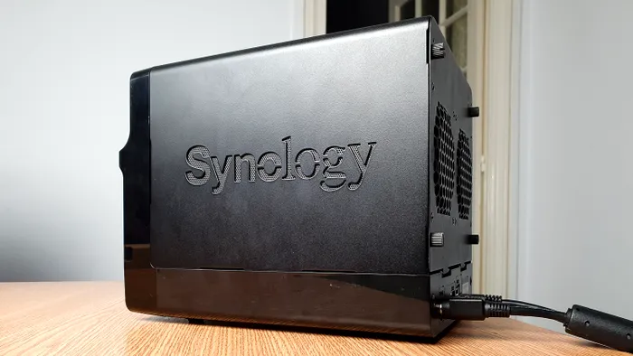 NAS Synology DS418j (1)