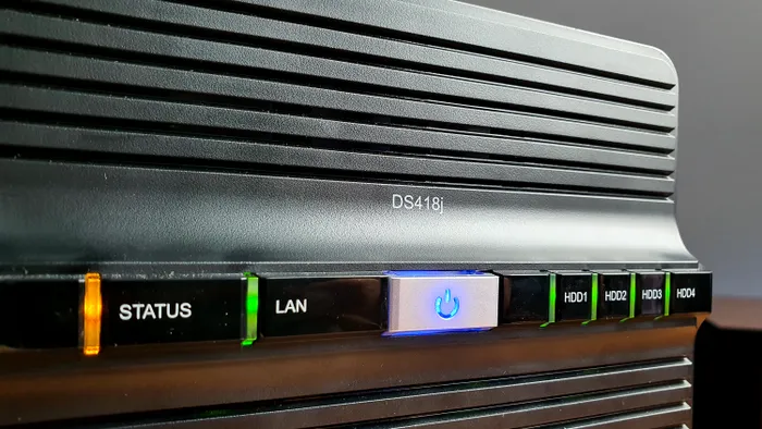 NAS Synology DS418j (1)