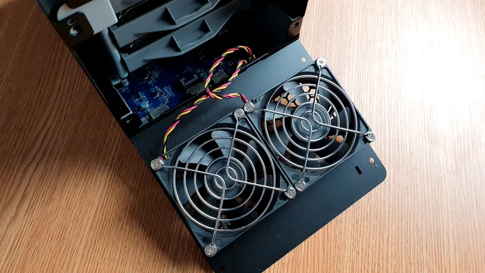 NAS Synology DS418j (1)