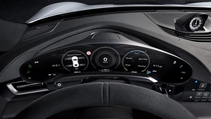 interior Porsche Taycan rival Tesla masina electrica