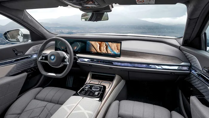 bmw i7 interior fata