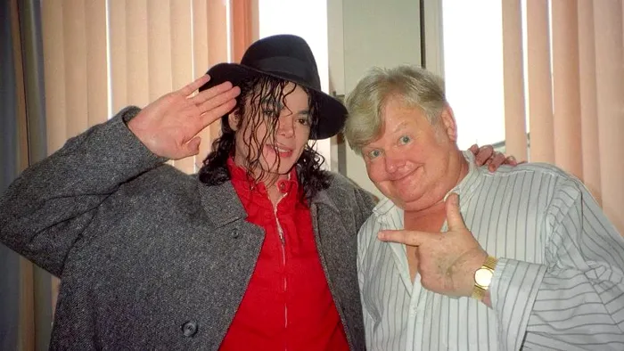 Benny Hill alaturi de Michael Jakson