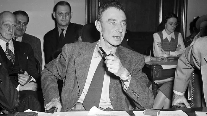 Ce nu știi despre Oppenheimer, omul care a făcut bomba atomică: viața lui, subiect de film