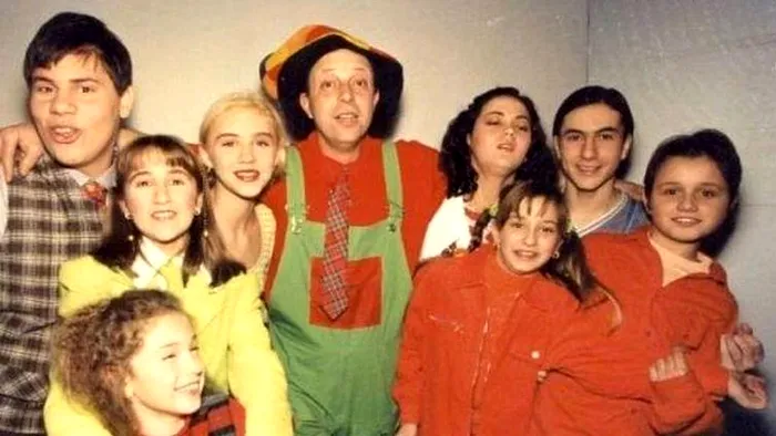 Michaela-Niculescu alaturi de colegii d ela Abracadabra