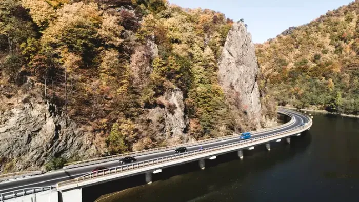 Când se va relua circulația pe Valea Oltului. Anunțul făcut de ministrul Transporturilor