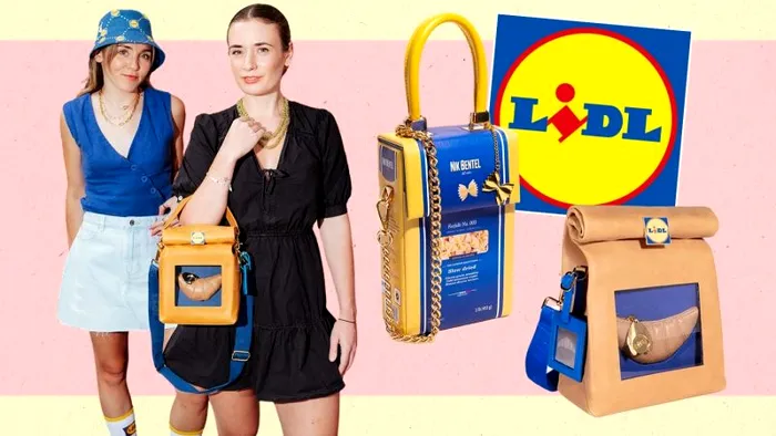 Georgina Roberts și Hannah Evans cu Croissant Bag și o creație anterioară similară a lui Bentel.